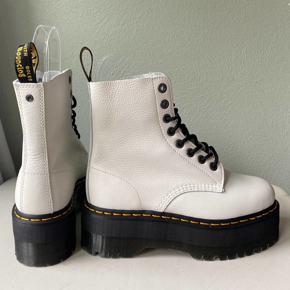 NEW Dr. Martens 1460 Pascal Max Platform Lace Up Boot White Black Women Size 9 - Picture 3 of 12